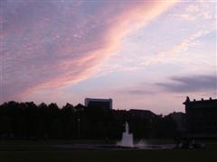 Springbrunnen vor Sonnenuntergang